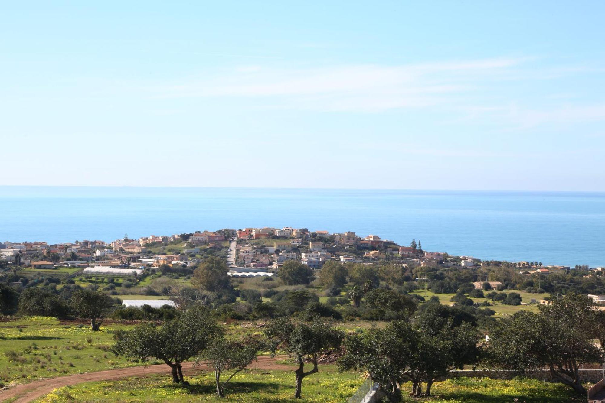 Surra Mediterranean Apartments Scicli Bagian luar foto