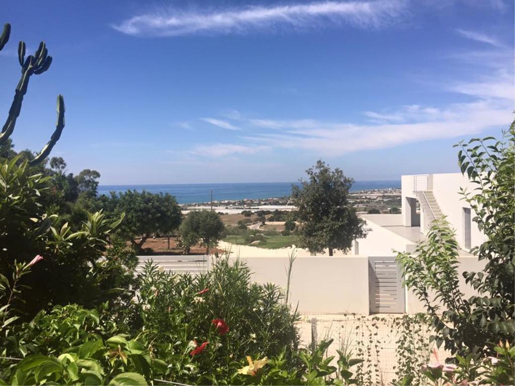Surra Mediterranean Apartments Scicli Bagian luar foto