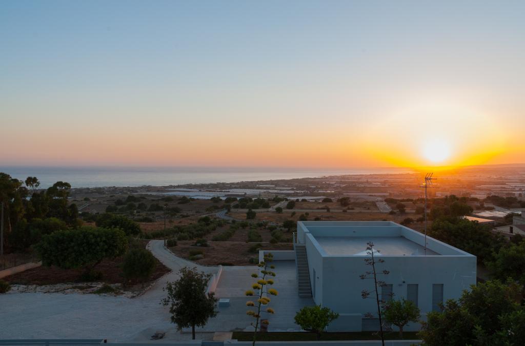 Surra Mediterranean Apartments Scicli Bagian luar foto