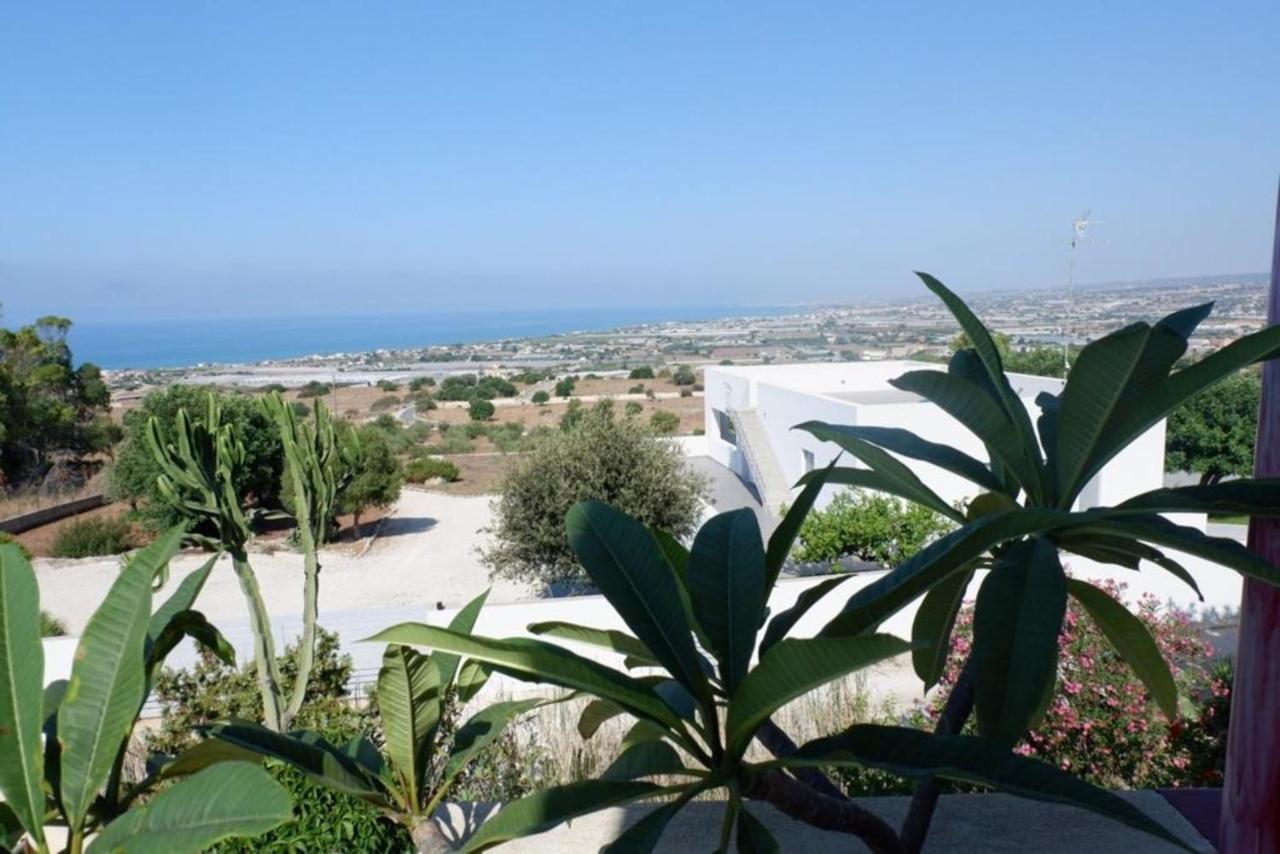Surra Mediterranean Apartments Scicli Bagian luar foto