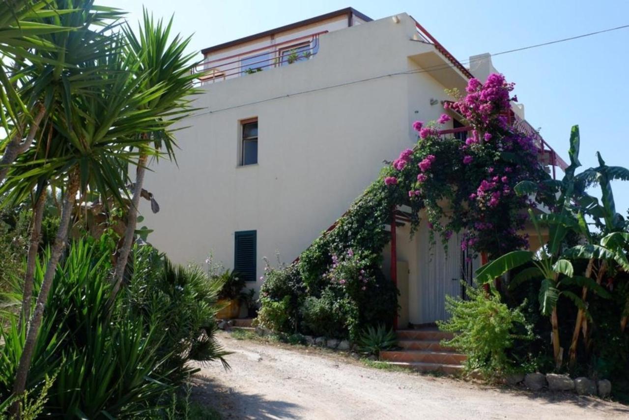 Surra Mediterranean Apartments Scicli Bagian luar foto